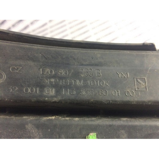 Решетка бампера переднего правая Skoda Octavia A5 2009-2013 1Z0807368B